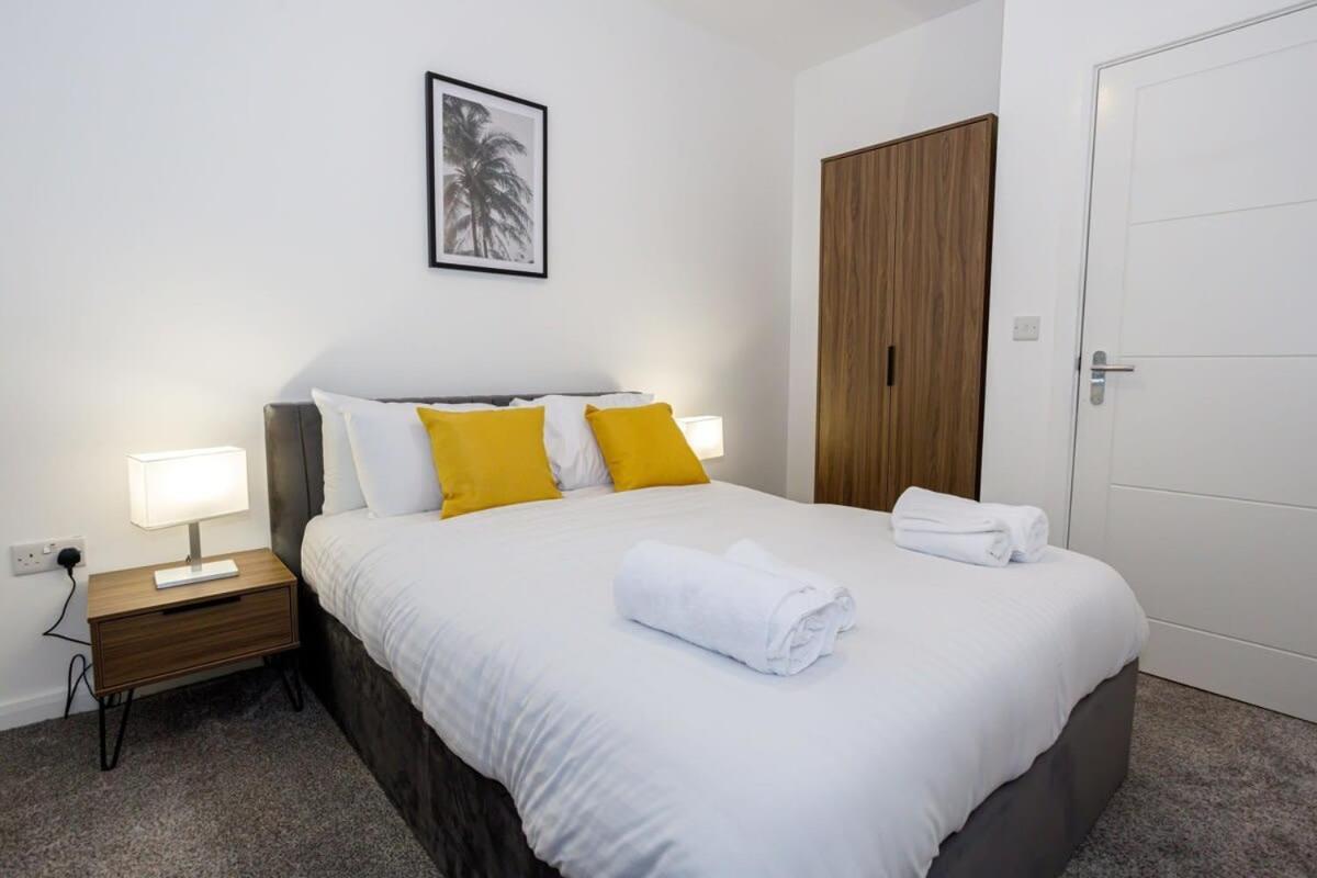 Contemporary 1 Bed Apartment Central Bolton Exterior photo