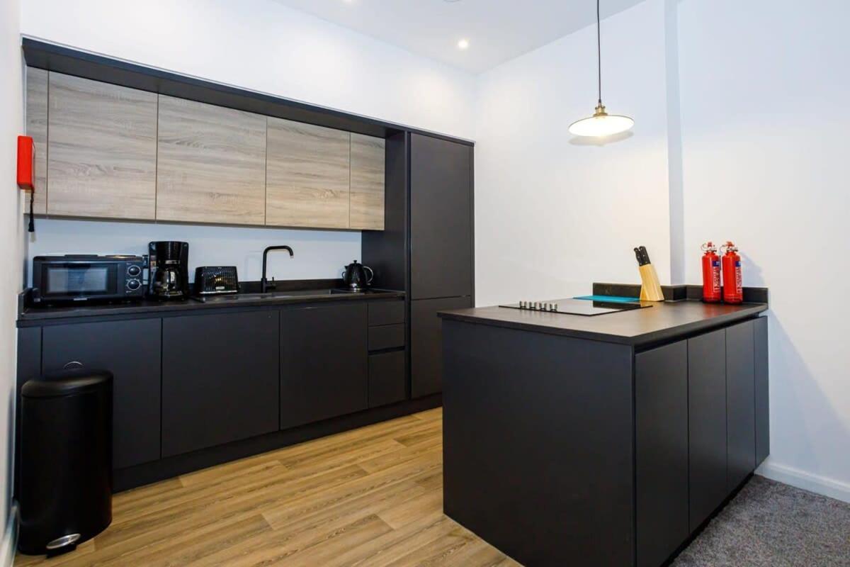 Contemporary 1 Bed Apartment Central Bolton Exterior photo